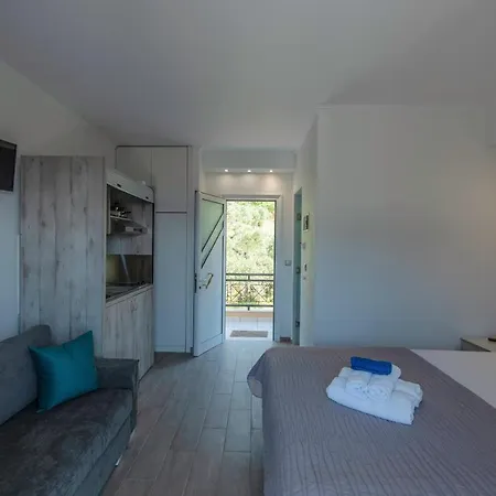 Apartment Golden View Studios *