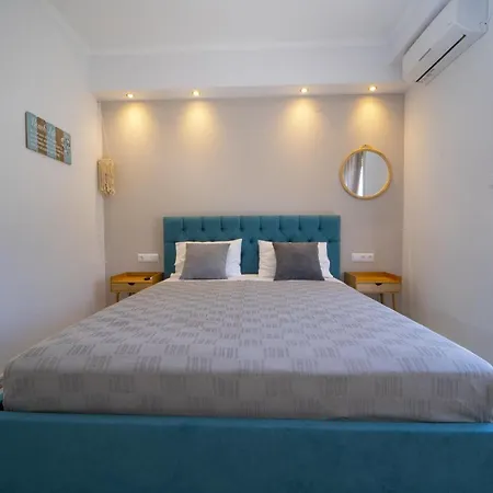 Golden View Studios Apartment