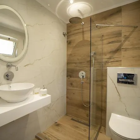 Golden View * כריסי אמודיה