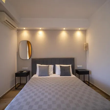 Golden View Studios Apartment