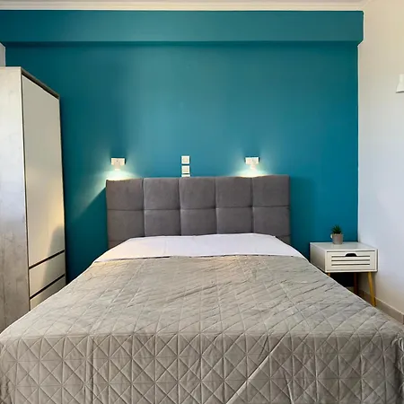 Golden View Studios Apartment